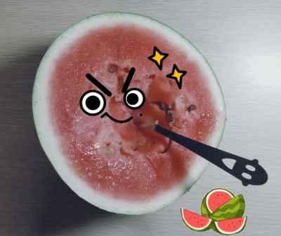 晚上吃瓜配说说,瓜果飘香,畅谈人生百态