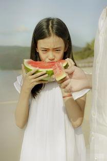 萌兰吃瓜画面,欢乐无限，一幕幕温馨画面引网友热议